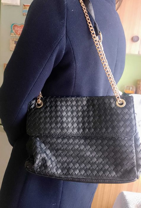 Torebka ze złotym łańcuszkiem z Londynu