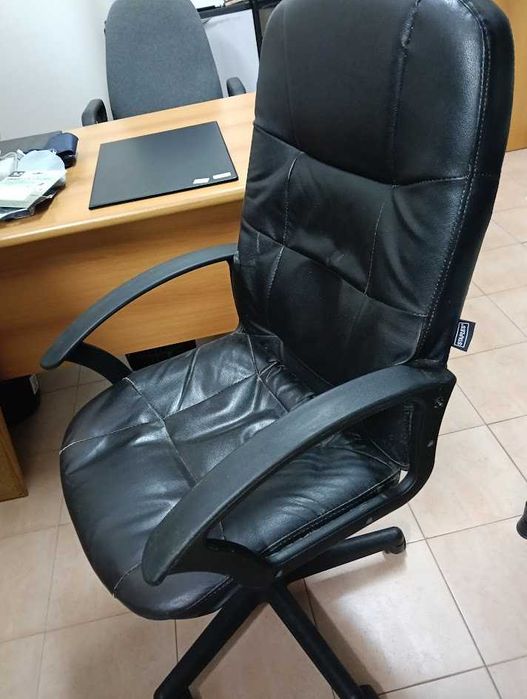 Cadeira de escritório ou quarto de cor preta