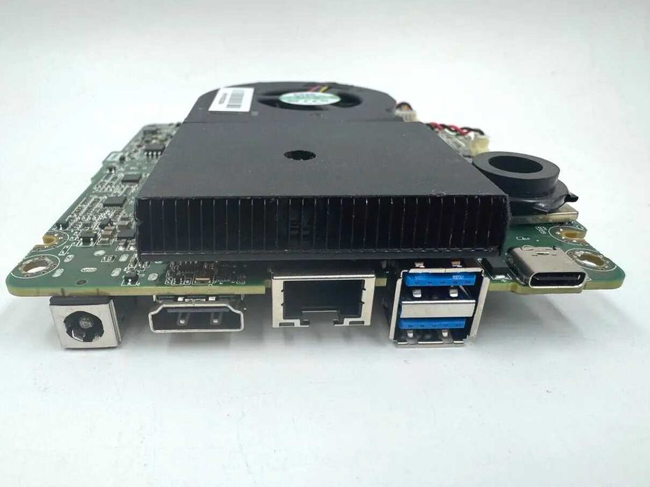 Материнка від Intel nuc7i7bnb, Intel Core i7-7567u