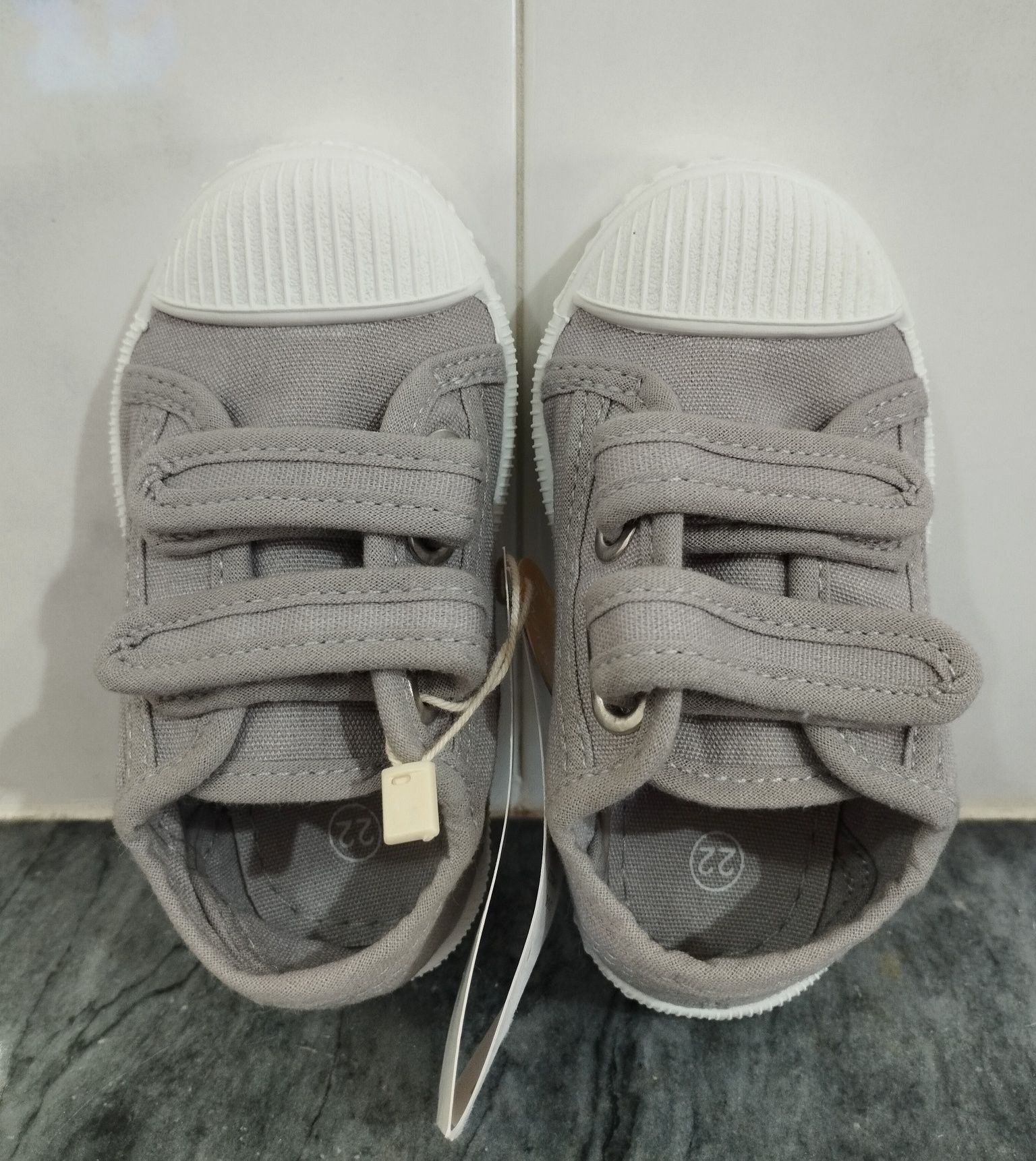 Sapatilhas Cinza Novas da Unit Shoes