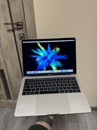 Macbook pro 13 2017 core i5 2.3ghz 16/512gb