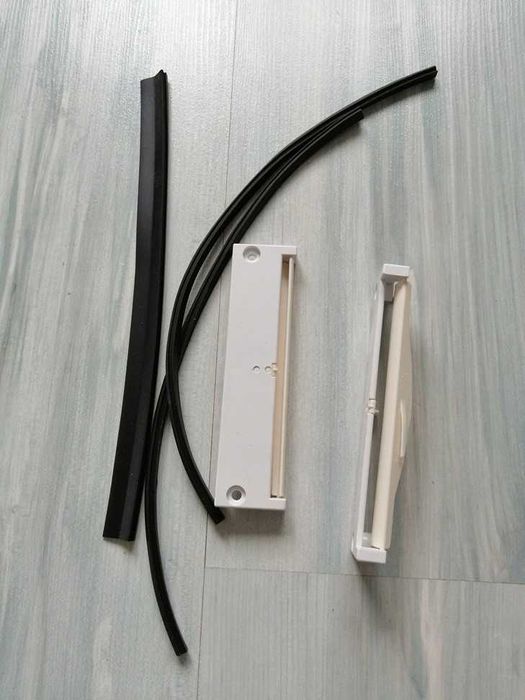 Nawiewnik okienny wrębowy, bezinwazyjny i bezobsługowy. 2 komplety.