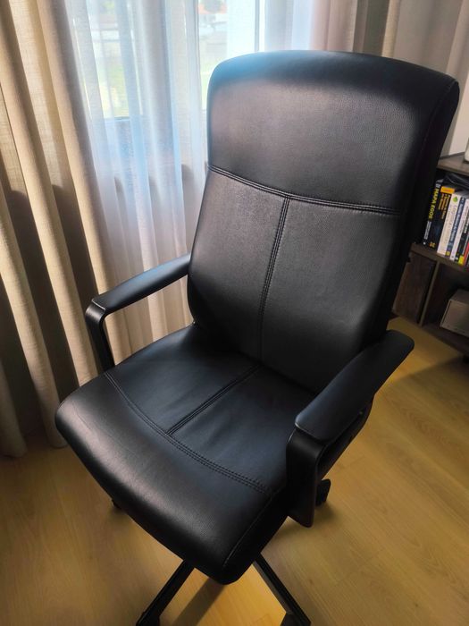 Cadeira de escritório preta