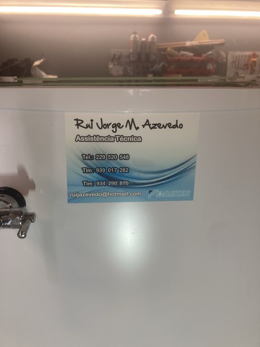 Frigorifico com tiragem de cerveja