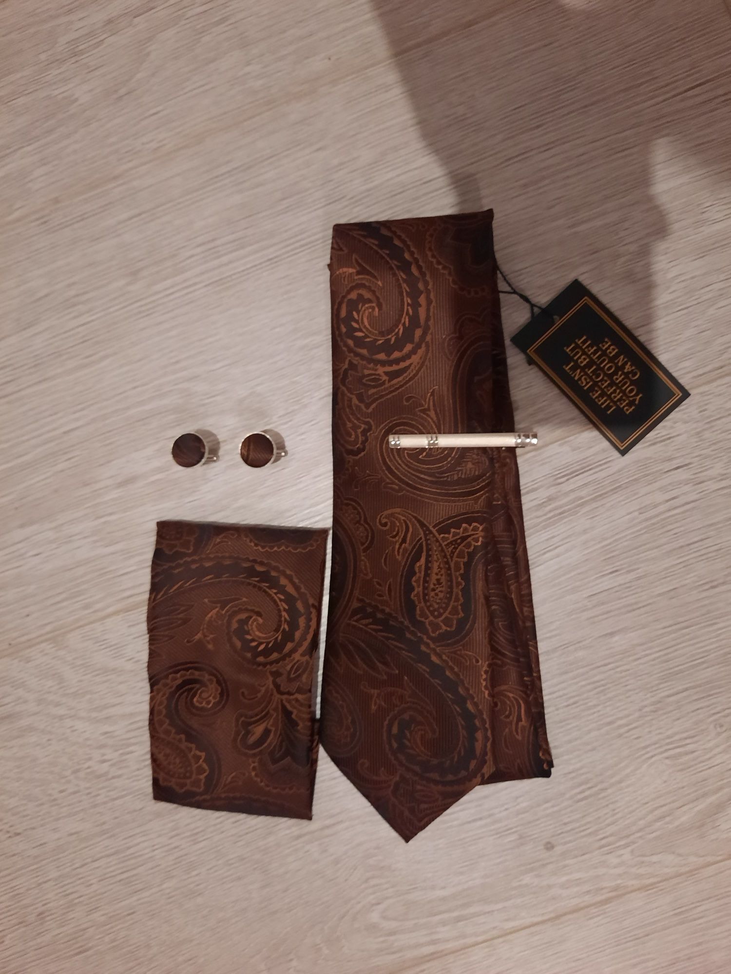 Zestaw męski krawat, poszetka, spinka do krawata, spinki do mankietów