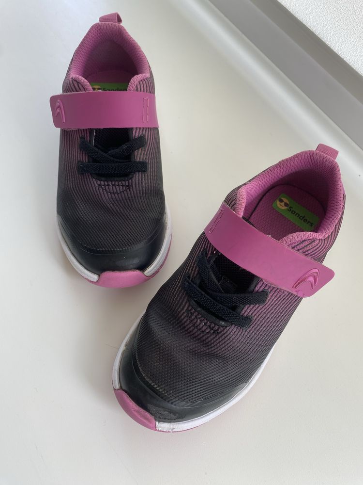 Крассовки на девочку,фирма Clarks