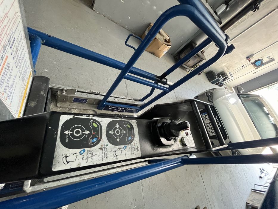 Podest podnosnik platforma samojezdna