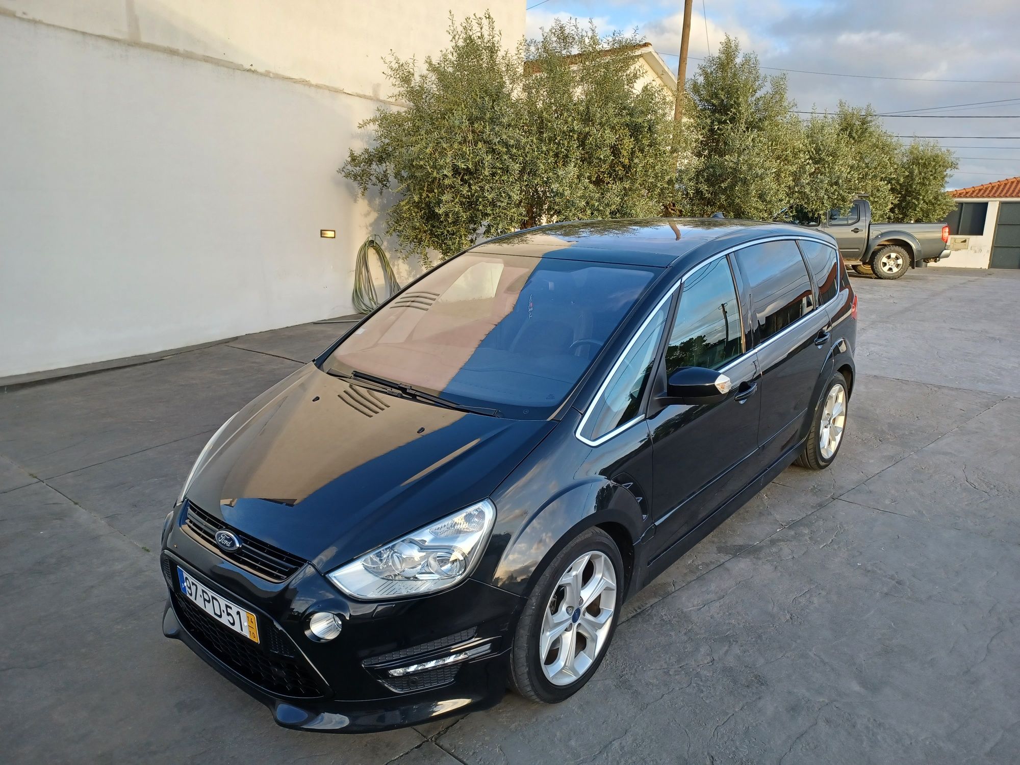 Ford S Max 2014 em muito bom estado