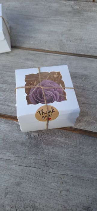 Pojedyńcza róża mydlana w kartoniku