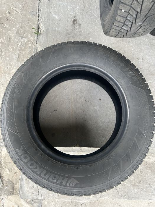 Резина  Hankook 215 65 R16 зимова