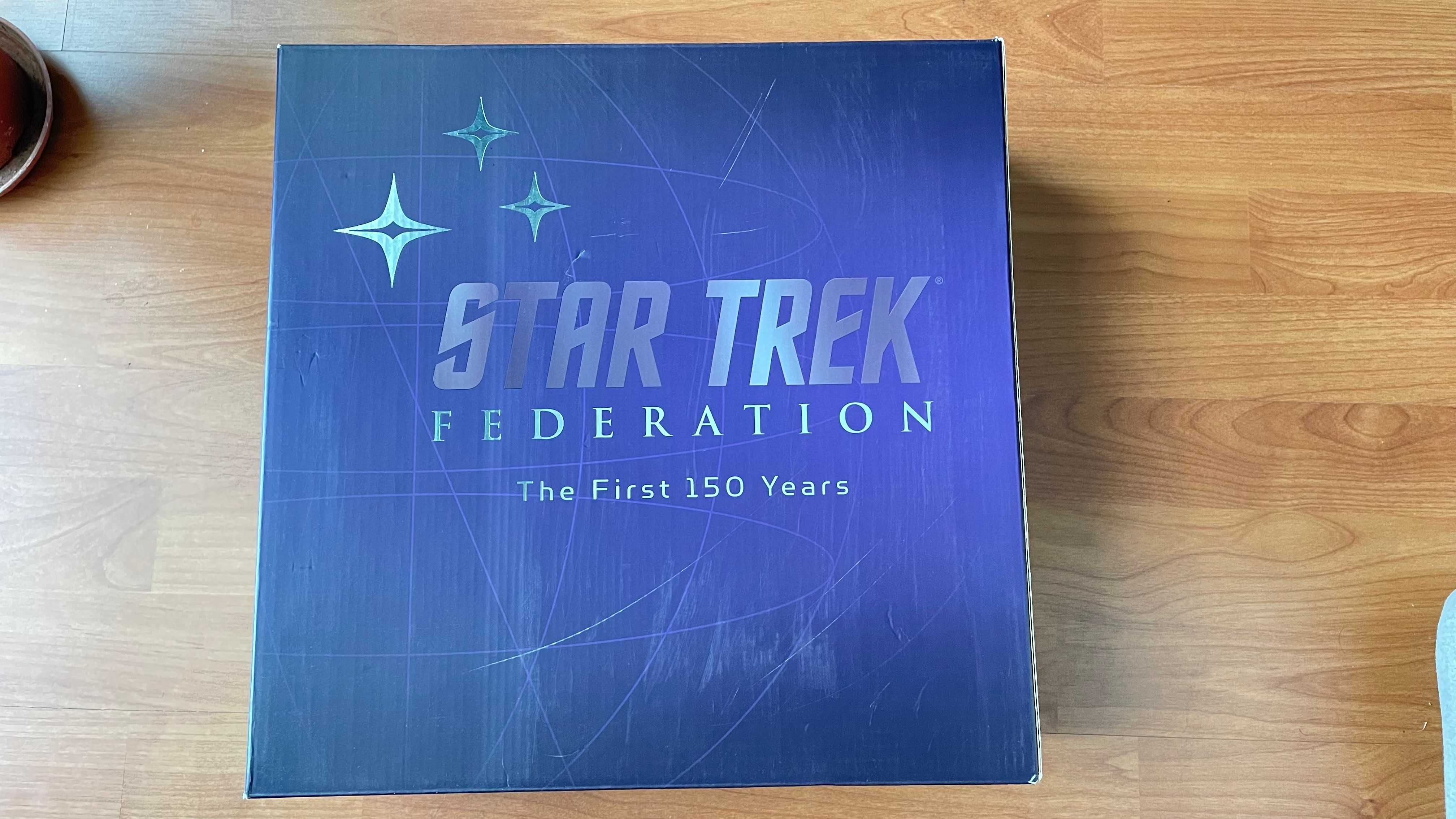 Livro "Star Trek Federation - First 150 Years" com extras