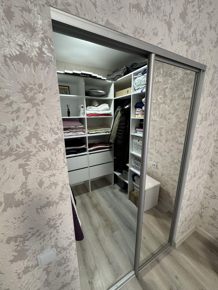 Продам велику 1к-квартиру з гарним ремонтом!