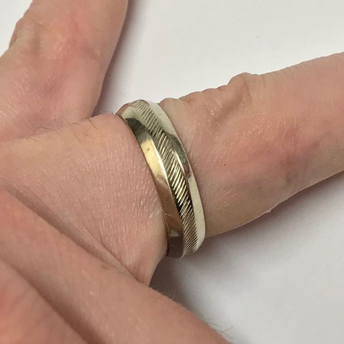 Złota OBRĄCZKA męska 14K zdobiona BIAŁE złoto r.27
