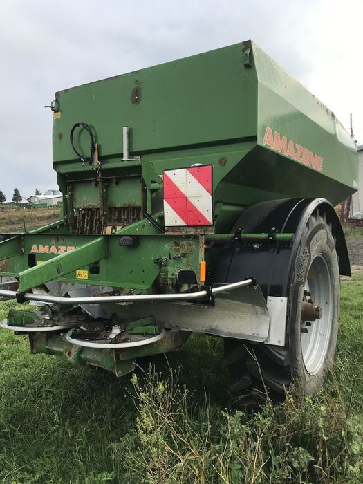 Rozsiewacz Amazone 8200