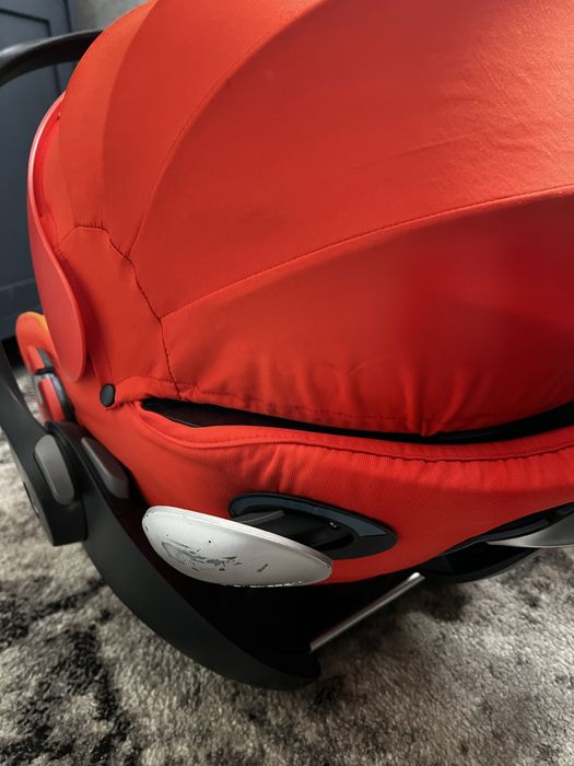 Автокрісло Cybex cloud  q + адаптери Carrello epica