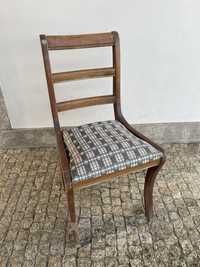 Conj. 4 cadeiras em madeira com estofo em tecido
