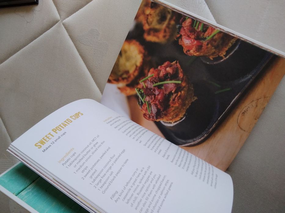 Hardcover The Banting Baker low carb high fat treats Catherine Speedie