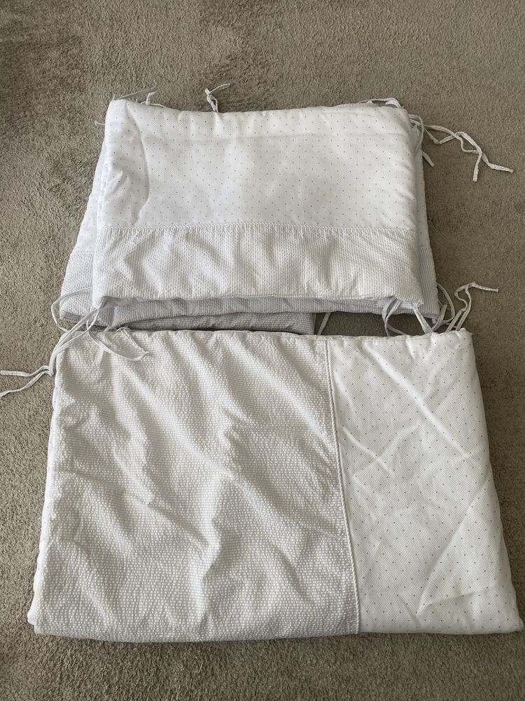 Berço IKEA com colchão e vários acessórios