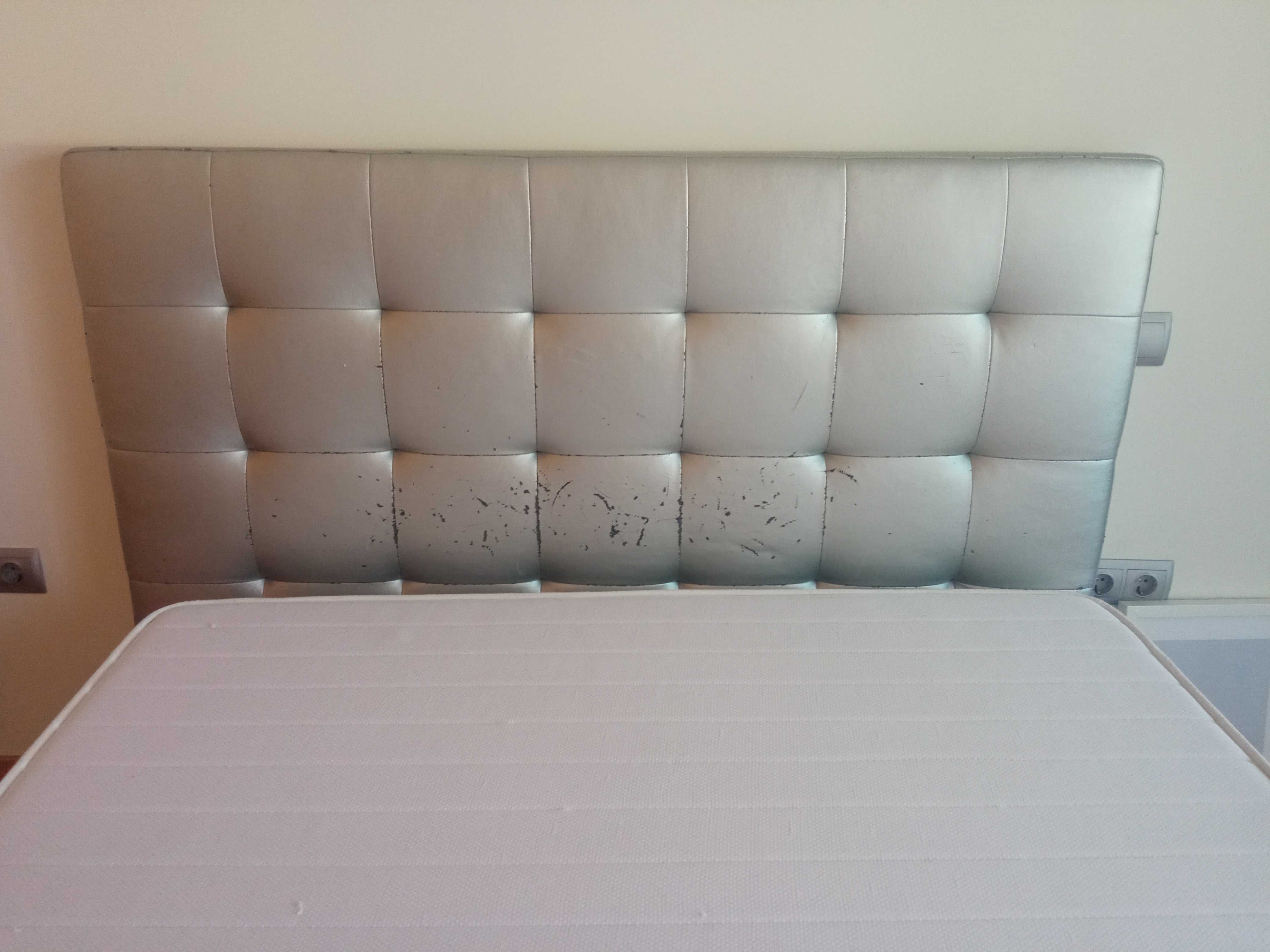 Cama de casal com colchão