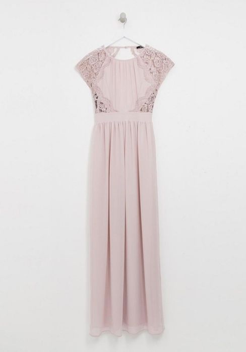Koronkowa koktajlowa maxi odsłaniającąca plecy 
Pudrowy róż 
Asos
TFNC