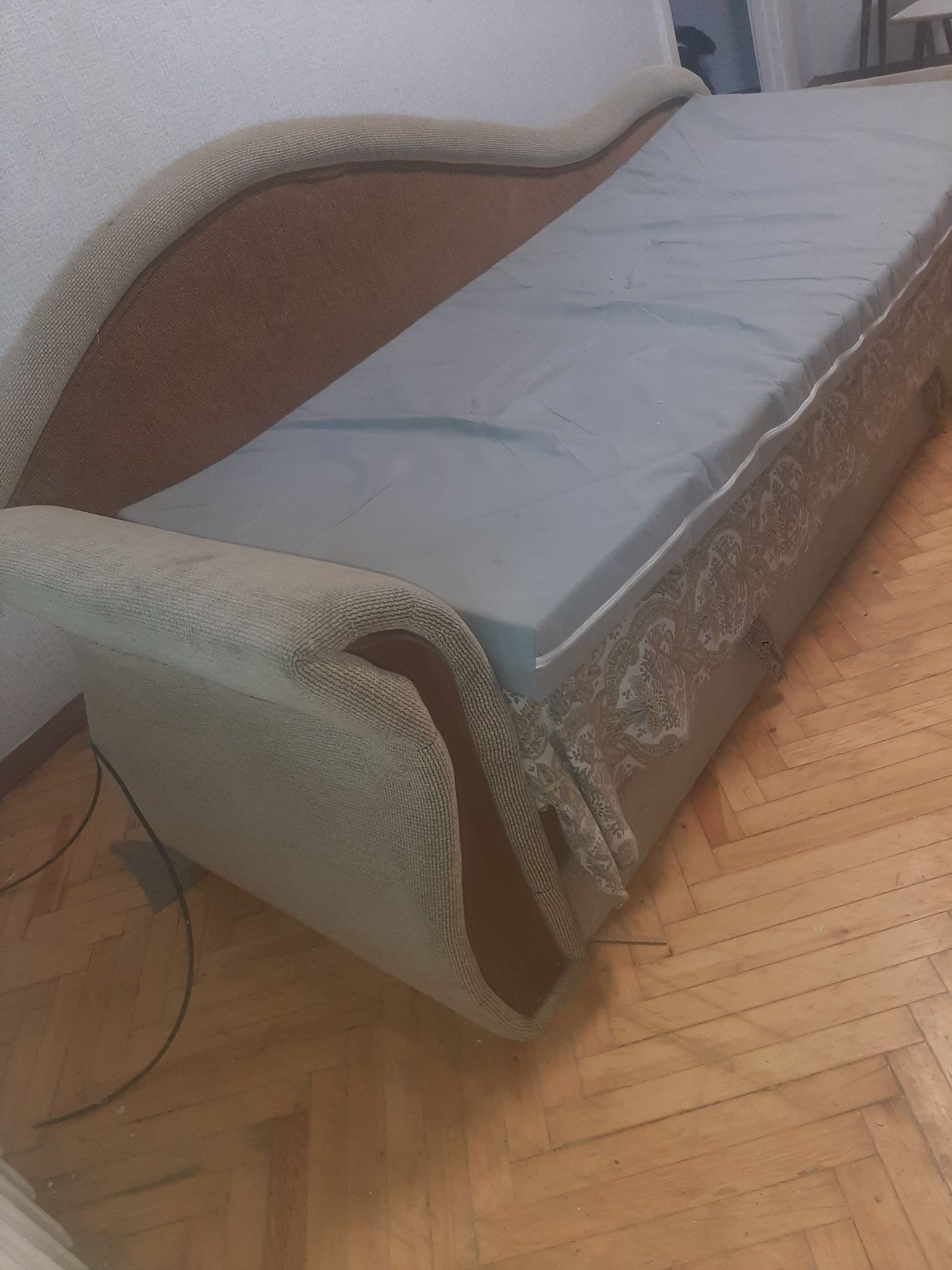 Срочно  продам  диван