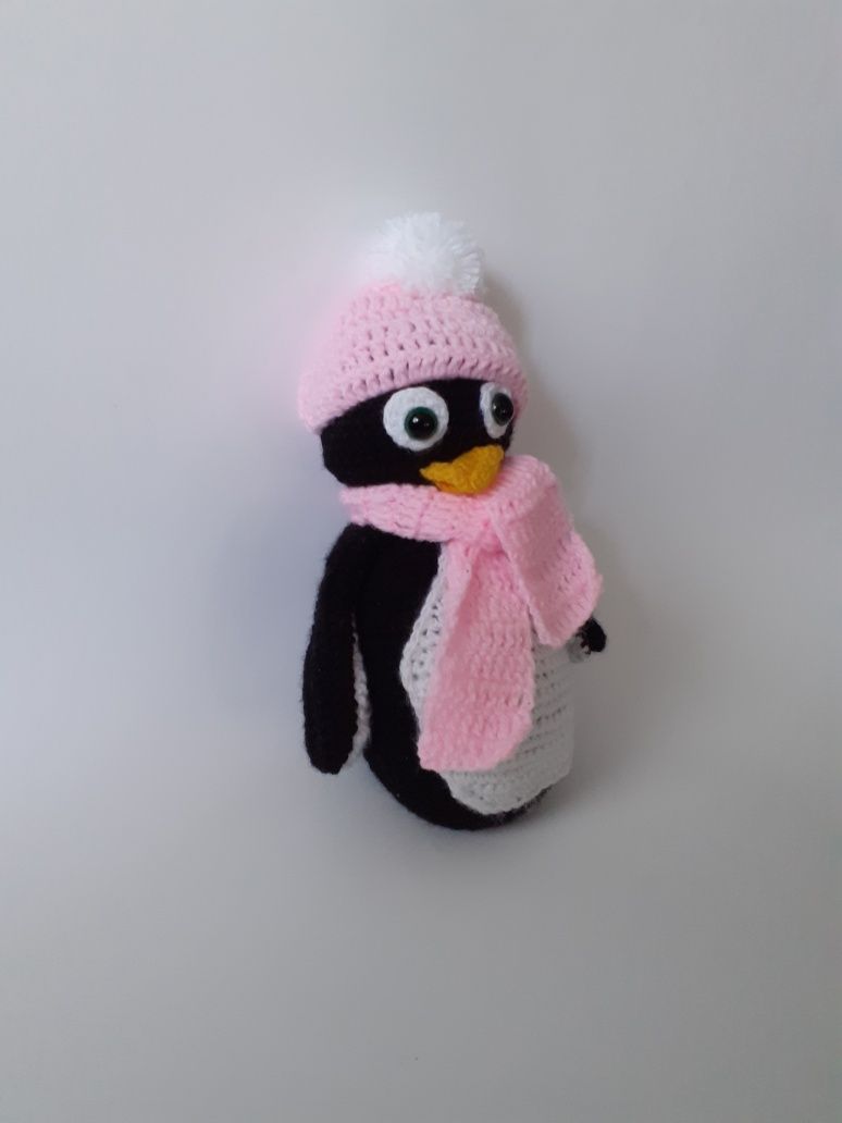Pluszak pingwinek na szydełku hand made prezent na dzień dziecka