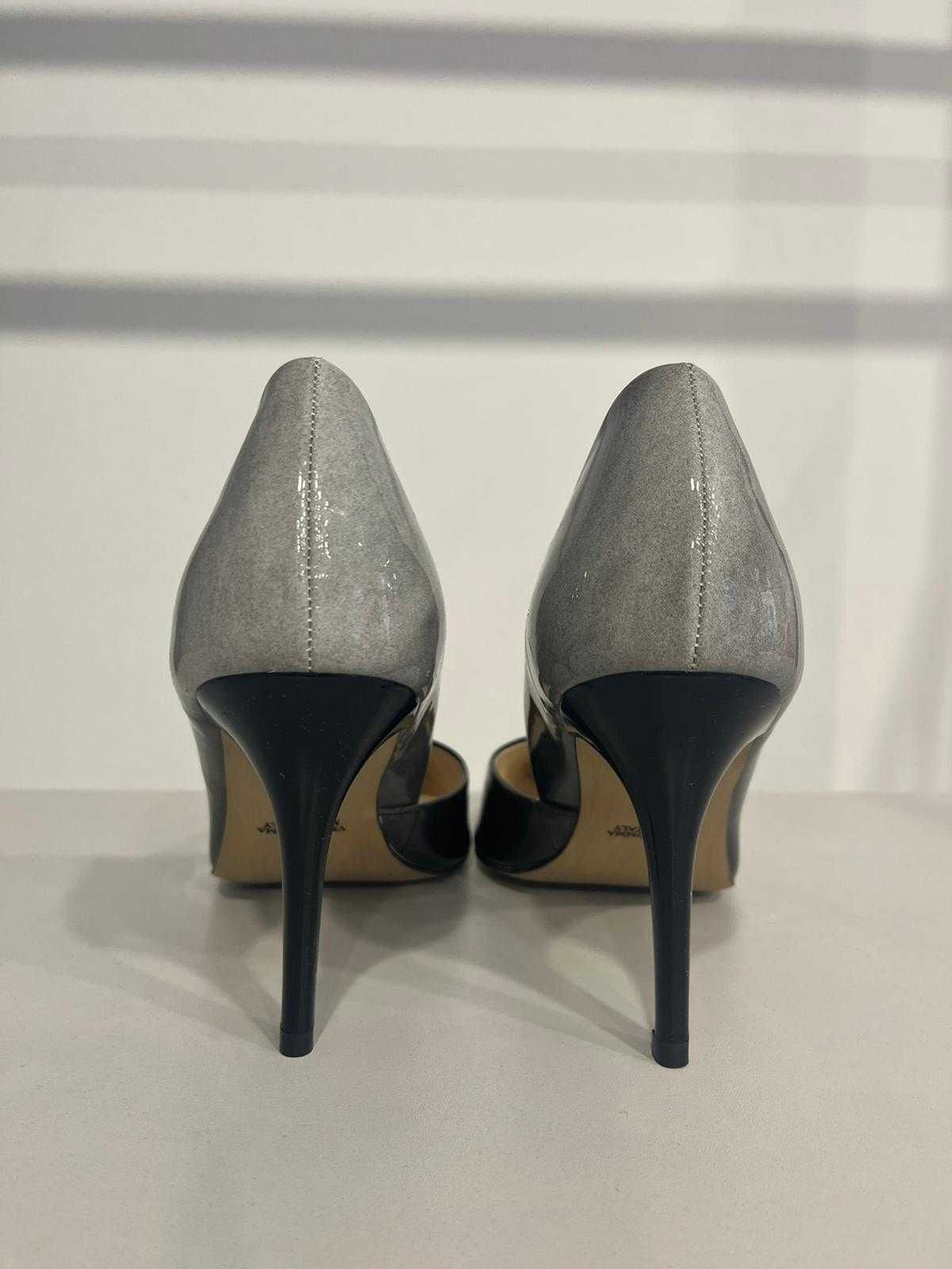 Buty  na szpilkach cieniowane.