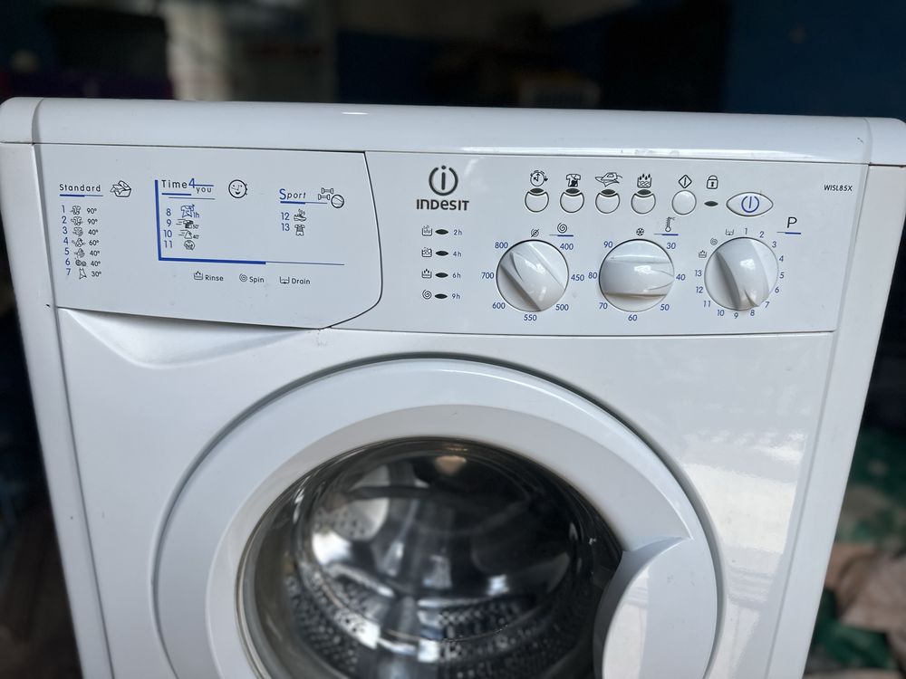 Стиральня машинка indesit wisl 85x