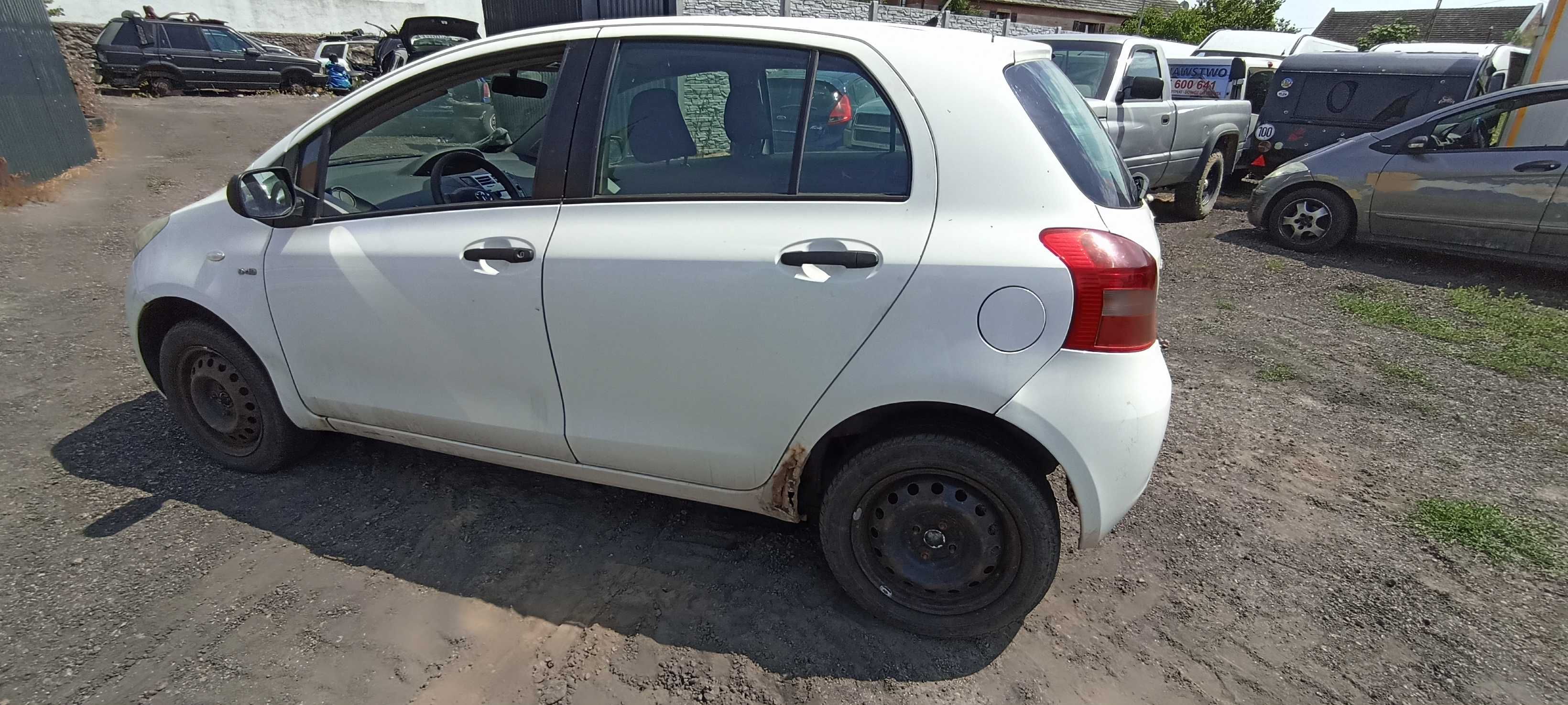 ćwiartka tył tylna toyota yaris 1.4 d4d lak 068