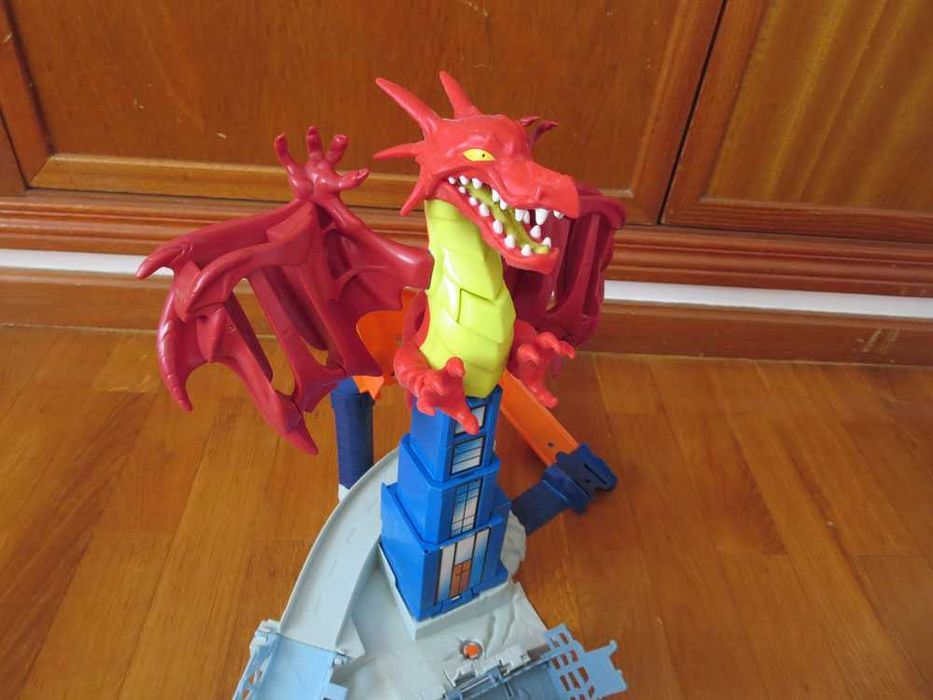 Pista Hot Wheels ( Dragão )