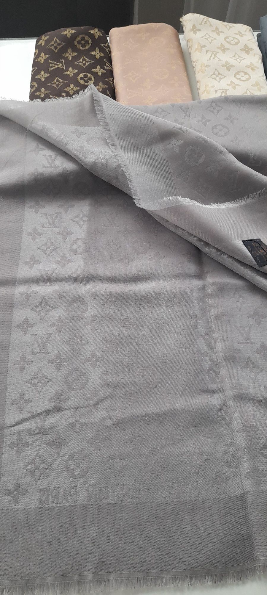 Chusta Louis Vuitton stalowa Duza