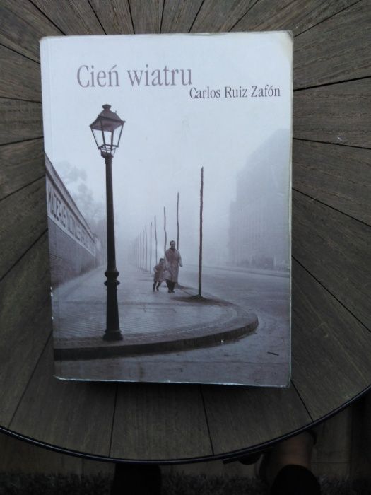 książka"Cień wiatru"