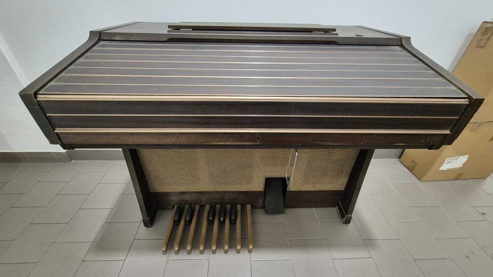 Órgão antigo Electone