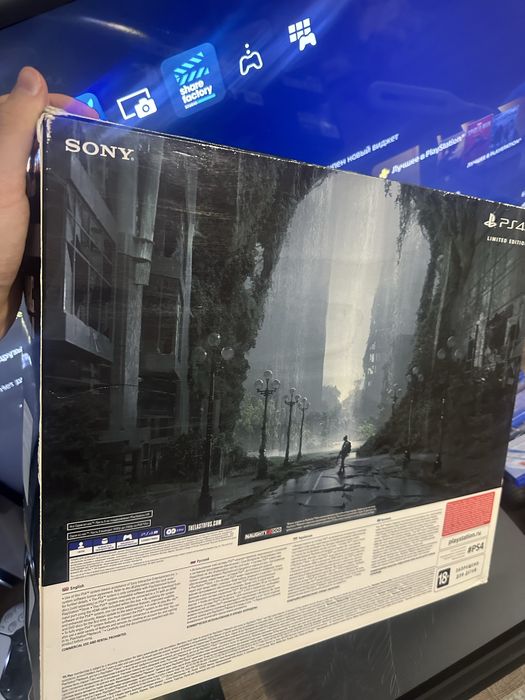 Play Station 4 PRO 1Tb в унікальному дизайні від першого власника