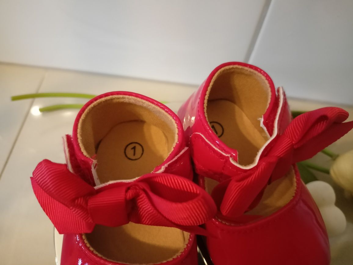 Nowe czerwone lakierki buciki 11 cm z kokardkami