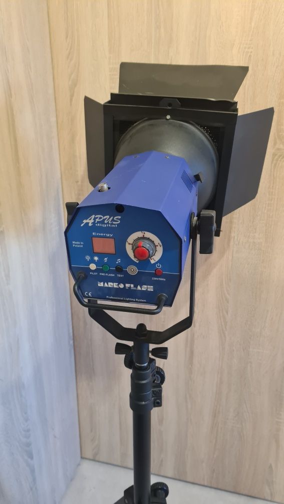 Lampa studyjna błyskowa MARKO FLASH APUS DIGI 350