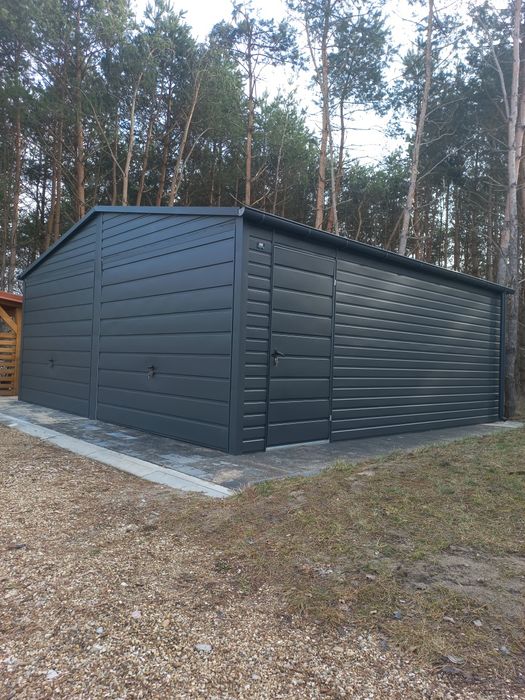 Garaż blaszany nowoczesny wygląd drewnopodobny