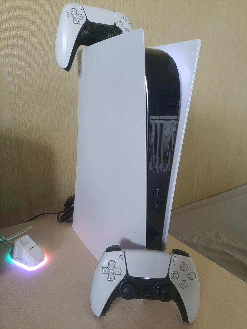 Консоль PlayStation PS 5 DIGITAL EDITION (CFI-1108B) 825 ГБ + 2 геймпа