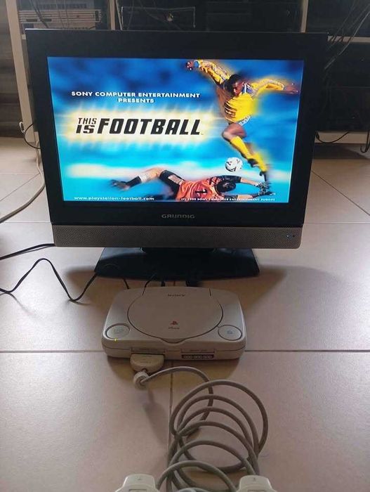 PsOne com comando oferta jogo