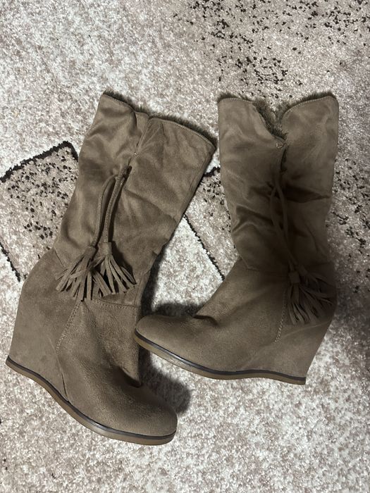 Сапоги коричневого кольору