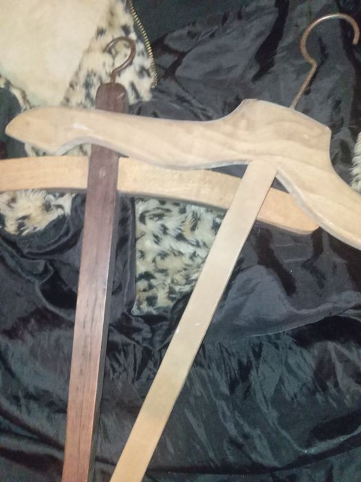 Dois cabides antigos de 47 cm