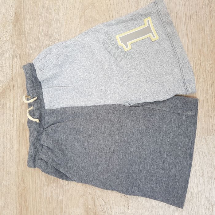 Spodenki cienkie chlopiece w rozmiarze 98 Coccodrillo