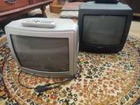 Duas tvs pequenas