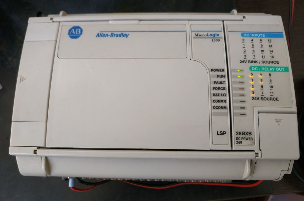 Autómato Allen Bradley PLC Micrologix 1500 como novo.