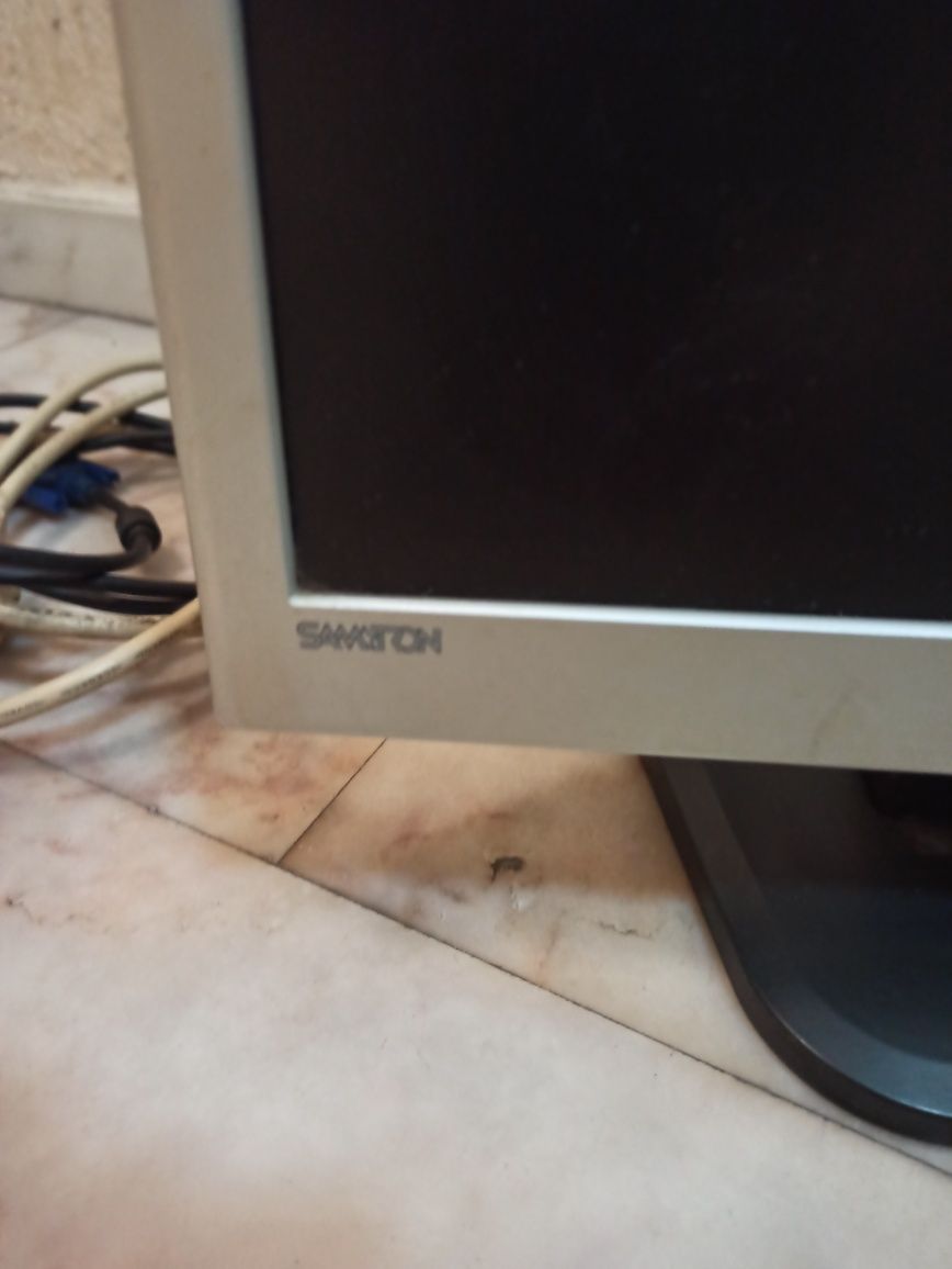 Ecran LCD Samtron