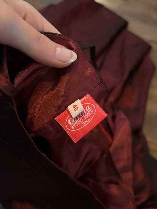 Bordowa sukienka maxi na ramiączkach studniówkowa balowa