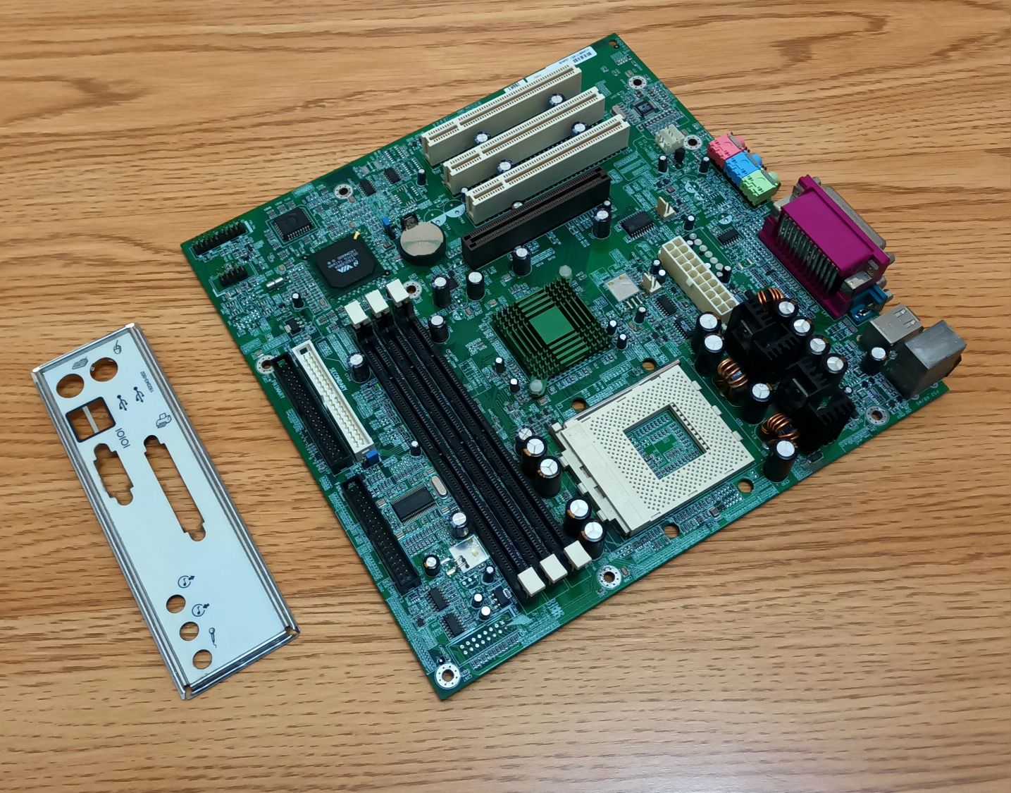 Motherboard antiga Compaq uWAVE para Socket A/462 da AMD
