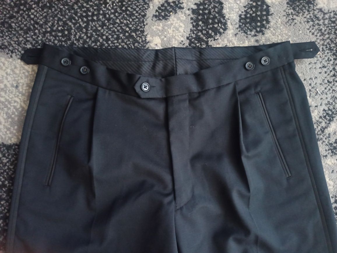 Spodnie garniturowe r 25