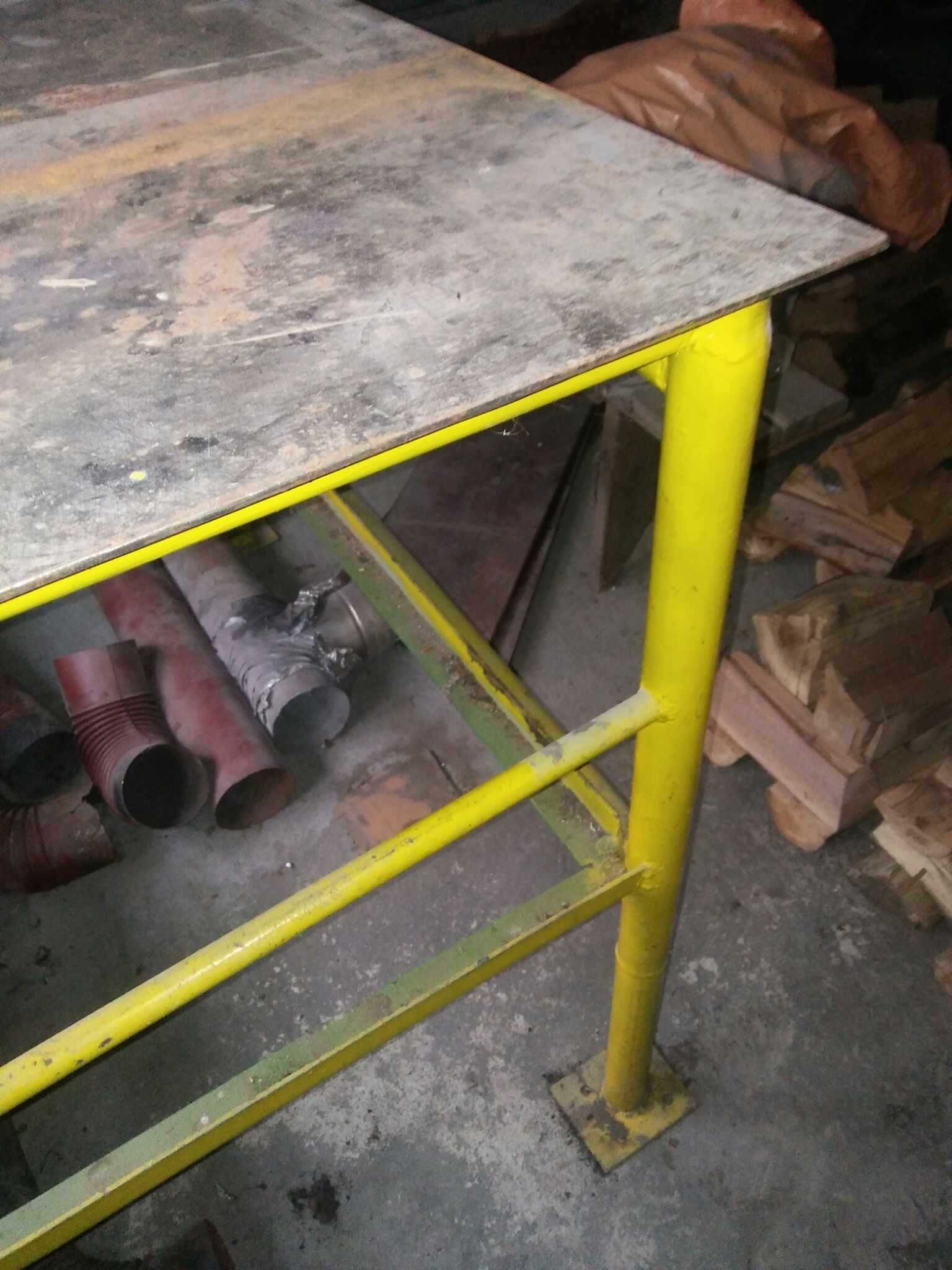 Stół metalowy warsztatowy spawalniczy