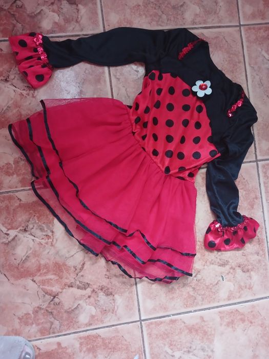 Шикарный  купальник и разные платья девочке